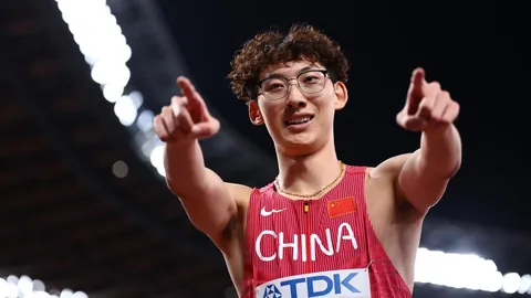 阿尔卡拉斯力克德米纳尔，鹿特丹站ATP决赛2025年圆满落幕