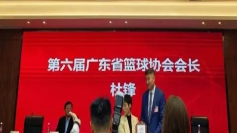 哈珀父親目睹子孫激戰，新秀榜前三強勢躍升，哈珀獨得36分6籃板6助攻，緊隨特雷楊之後